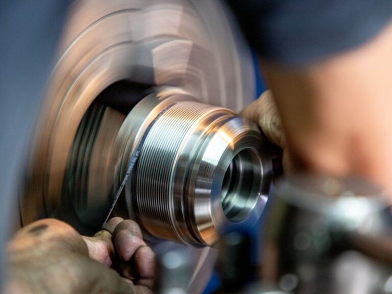 Slewing Bearings: The Hidden Workhorses of Wind Turbines and Cranes